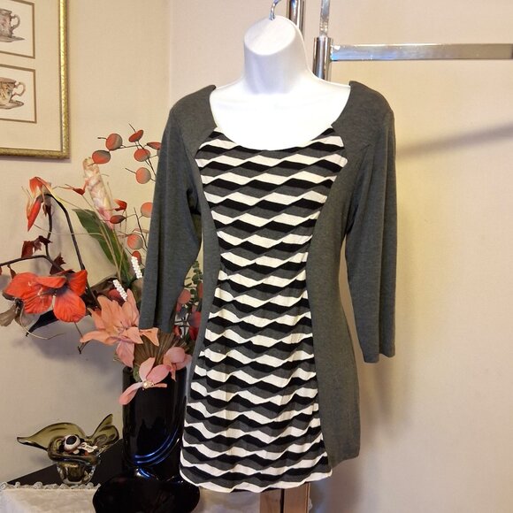NWT Zoe Women's Gray Black White Patchwork Design Blouse ¾ Sleeve Top Size 8 M - Picture 2 of 8